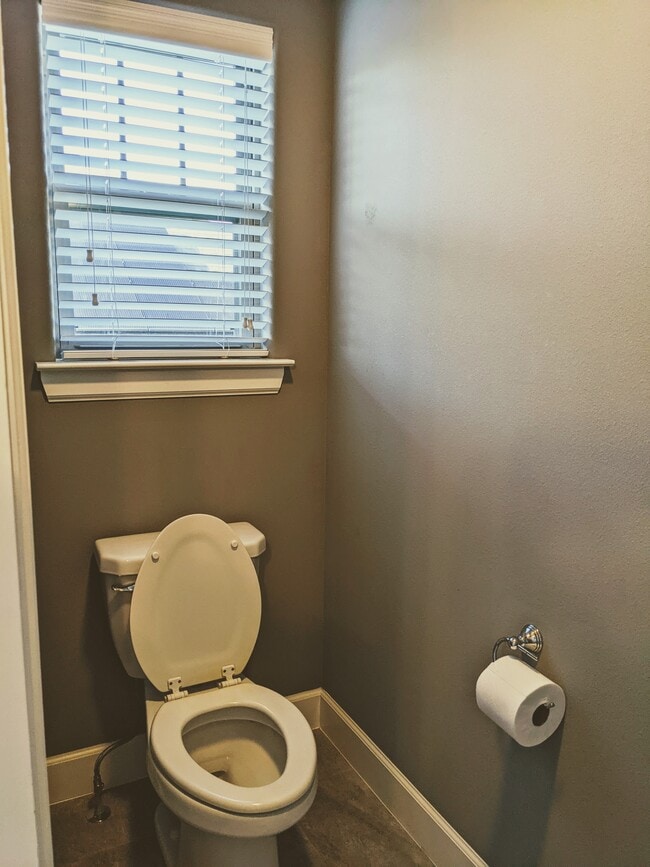 Building Photo - 700 Hawthorn Way