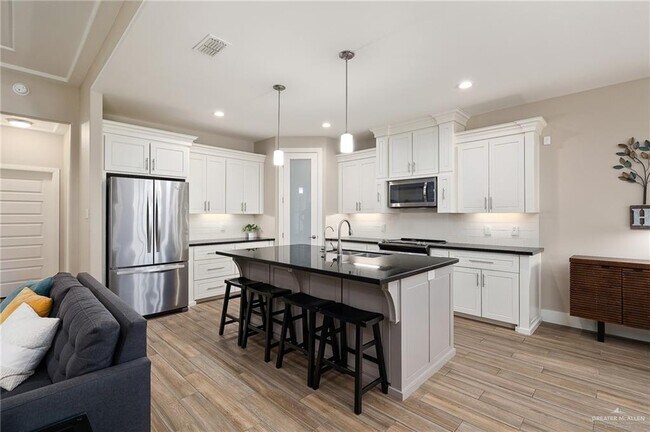 Foto del edificio - 16 Manchester Dr