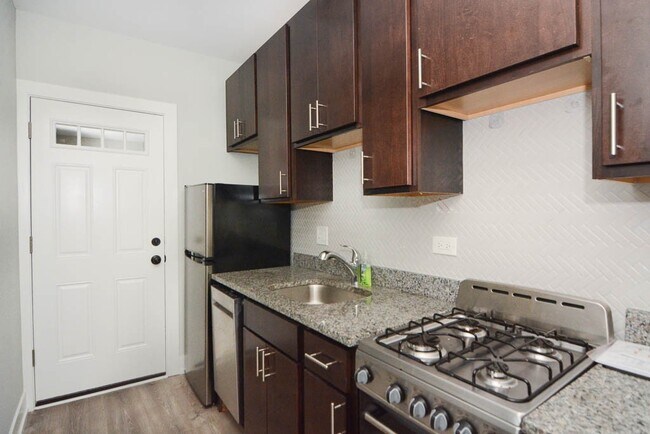 Foto del edificio - 725 W Brompton Ave
