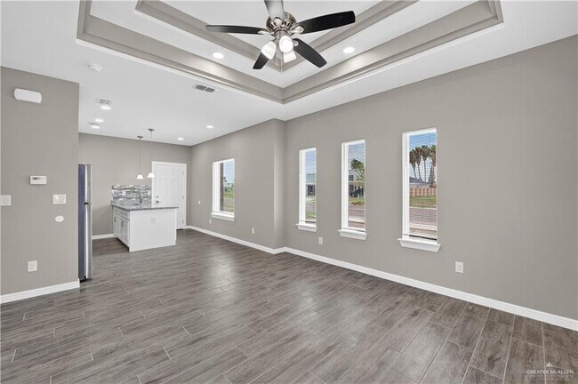 Building Photo - 1230 Valle Vista St