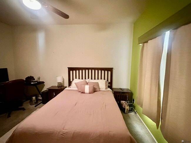 Foto del edificio - 28702 Canal Ave