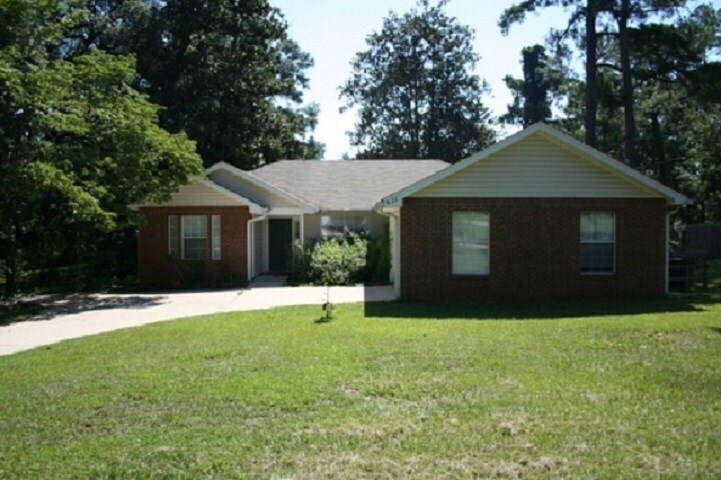 Foto principal - 821 Concord Rd