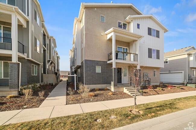 Building Photo - 15287 S Tack Way