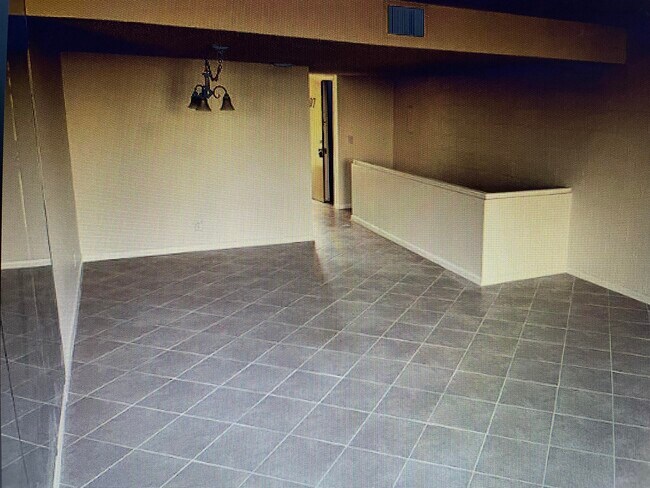 Building Photo - 2828 Tennis Club Dr