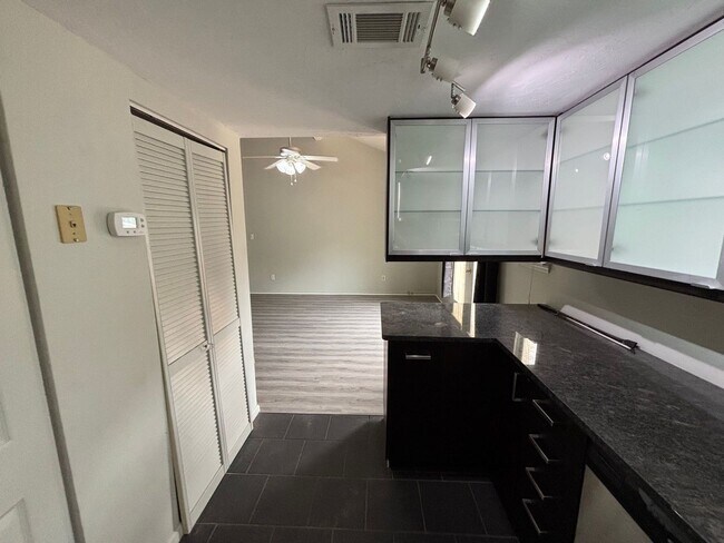Foto del edificio - Fully Furnished 1/1 Just Minutes from Casc...