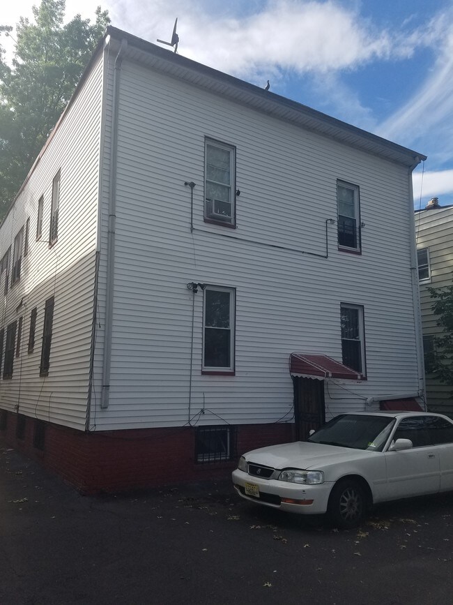 Building Photo - 226-228 Alexander St