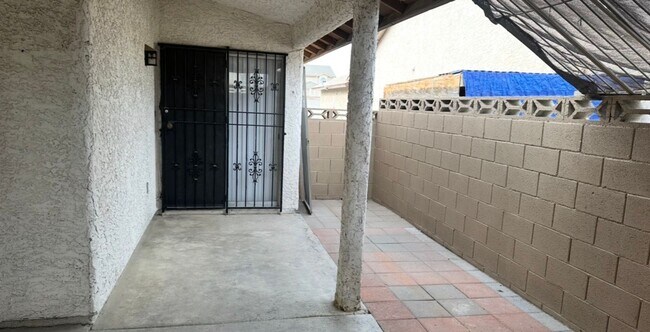 Building Photo - 2 BETHROOMS 2 BATHROOMS  2 CAR GARAGE HOUSE AVAILABLE FOR RENT