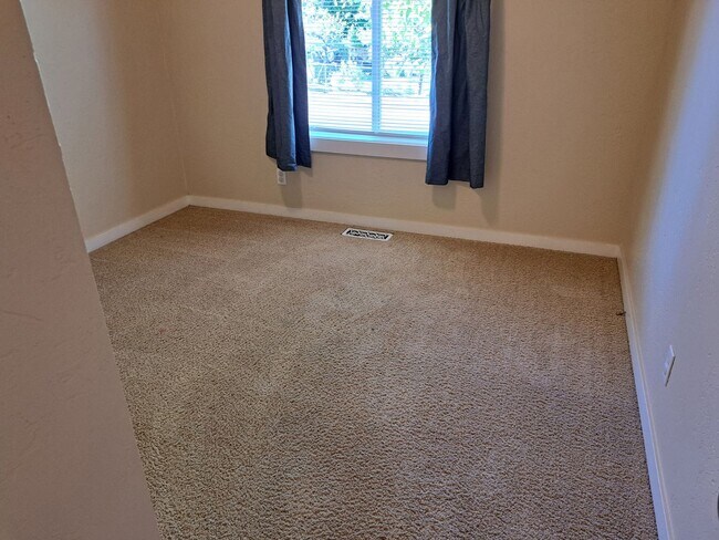 Foto del edificio - Green area 3 Bedroom 2 Bath with Garage