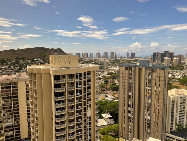 Building Photo - 25th Floor Craigside Unit with Downtown & Ewa Views.