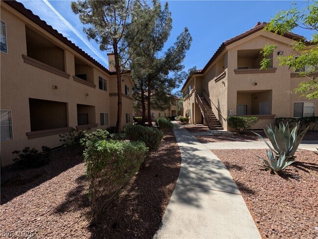 Foto del edificio - 8501 W University Ave