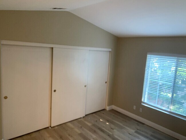 Foto del edificio - Remodeled Tustin Townhome 2B/3B
