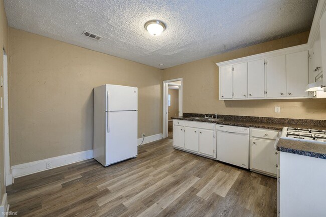 Building Photo - 3 br, 1 bath House - 1390 Carnegie Ave