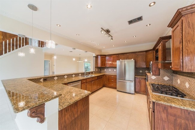 Building Photo - 8311 Sports Haven Dr