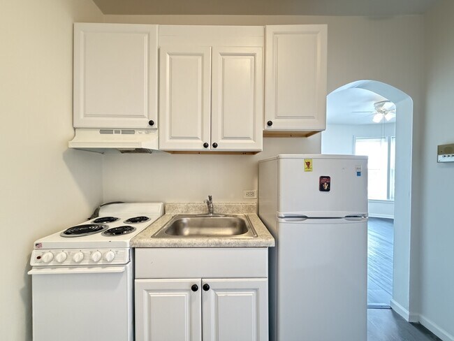 Foto del edificio - 3940 W Irving Park Rd