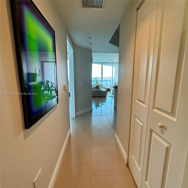 Foto del edificio - 480 NE 30th St