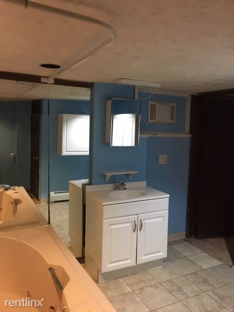 Building Photo - 2 br, 1 bath Triplex - 26 Lyon St Lyon Street