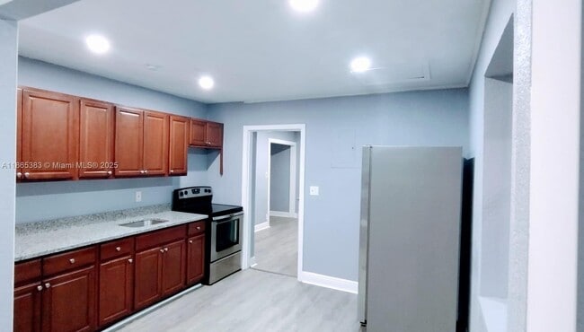 Foto del edificio - 849 W 2nd St