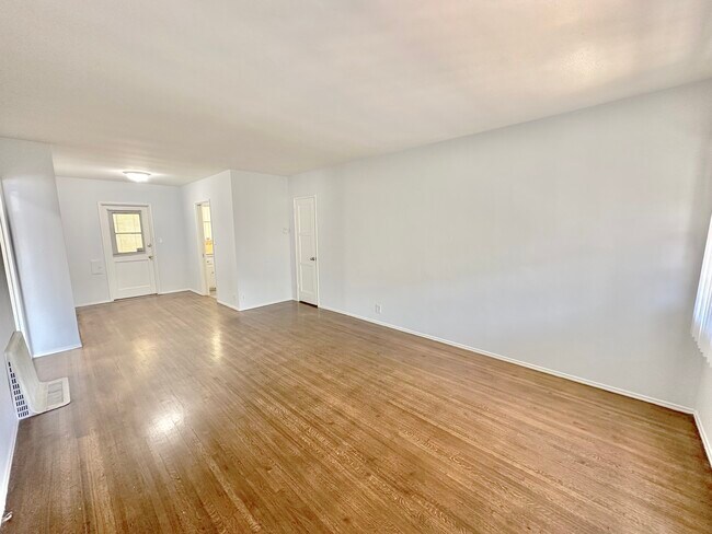Building Photo - 131 S Mission Dr
