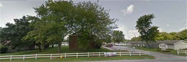 Building Photo - 1601 N Silver St