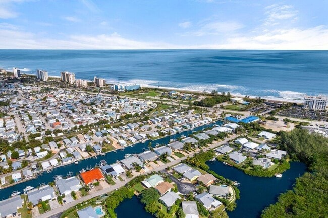 Building Photo - 44 Aqua Ra Dr