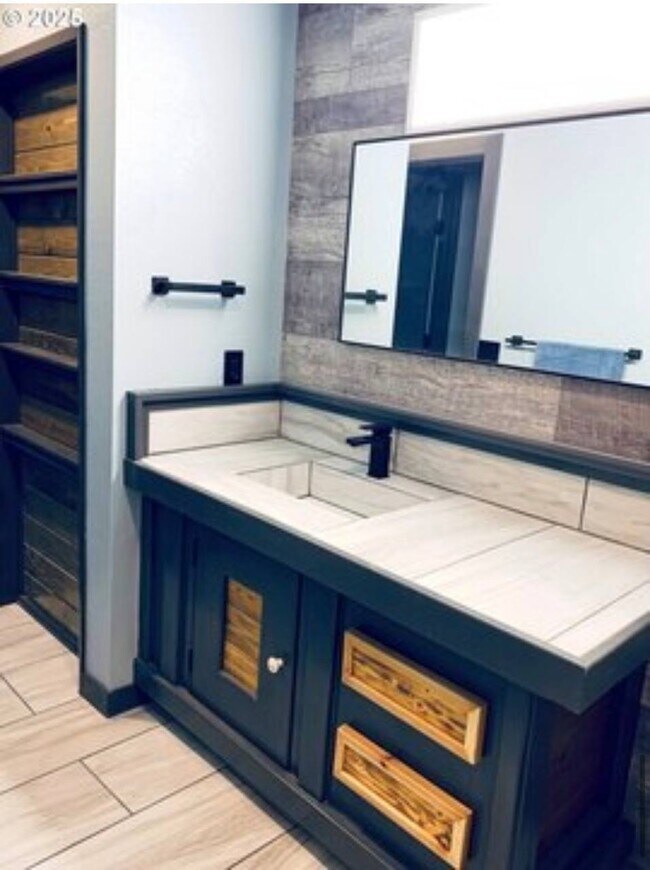 Foto del edificio - 20647 NW Lapine Way