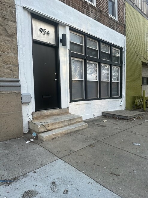 Building Photo - 954 N 8th St