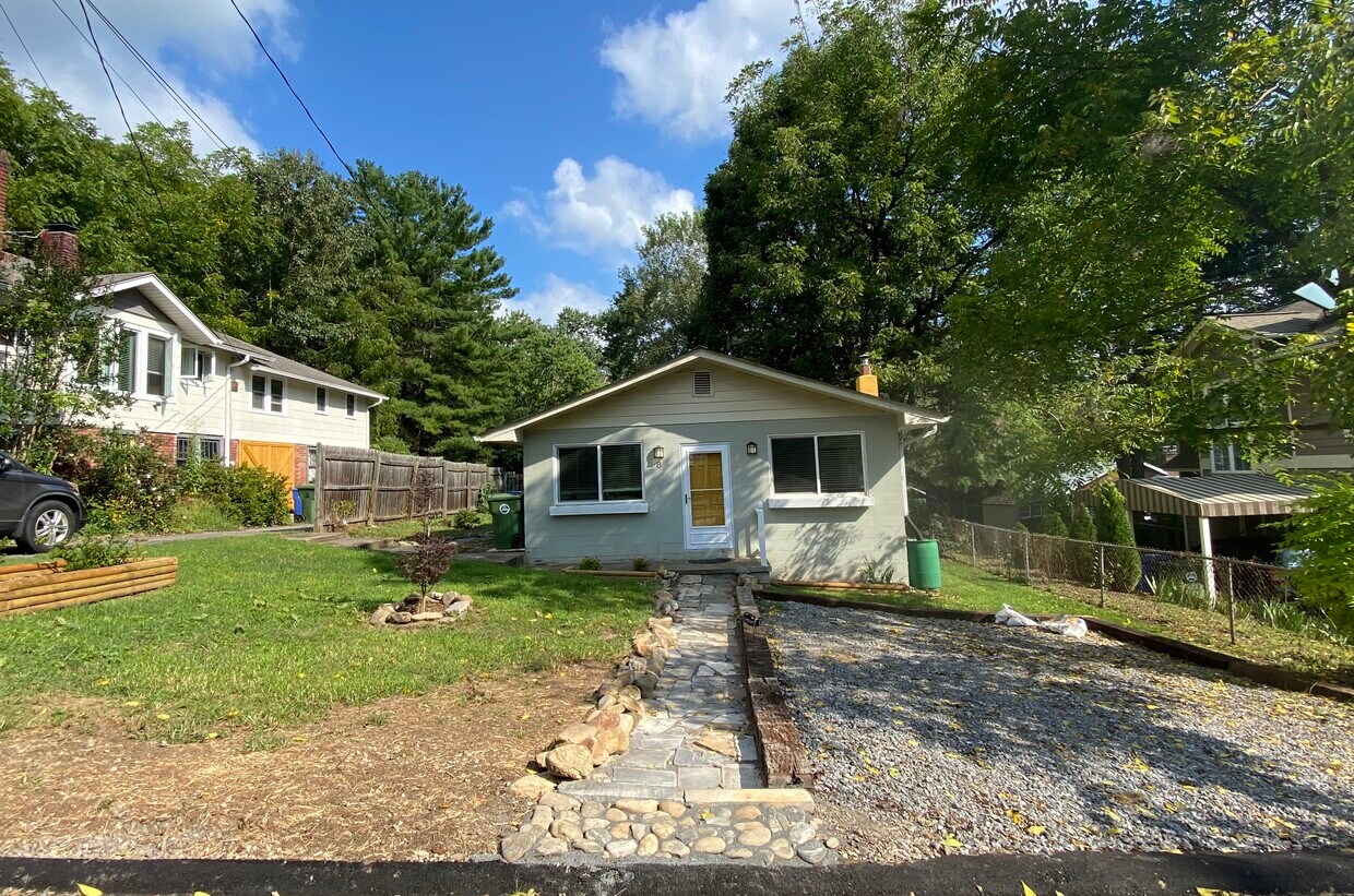 Primary Photo - 8 Hickory Terrace