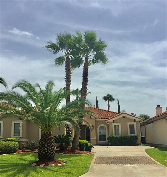 Foto del edificio - 14215 Flower Creek Ln