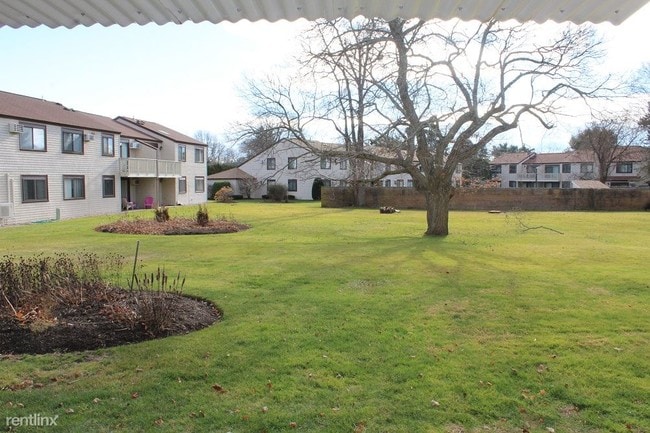 Building Photo - 30 Sweet Meadows Ct