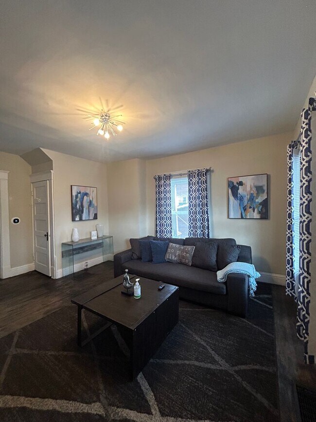 Building Photo - 505 S Washington St