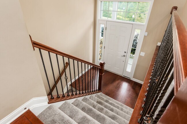 Building Photo - 1107 Bluffway Dr