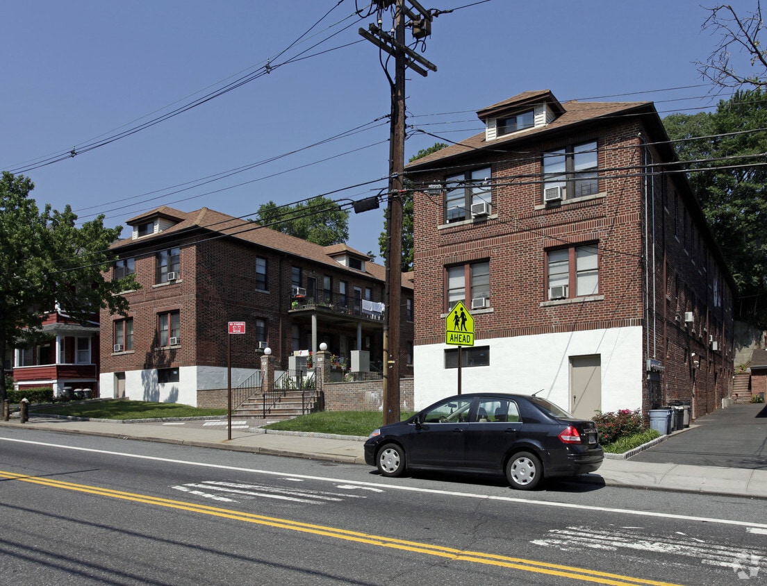 Primary Photo - 395-397 Victory Blvd