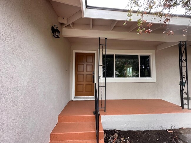 Building Photo - 414 N Alameda Ave