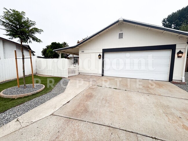 Foto del edificio - 581 Glenheather Dr