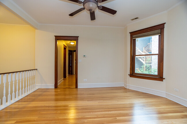 Building Photo - 1432 W Cullom Ave