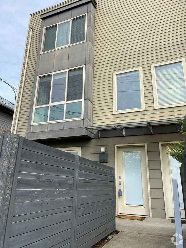 Building Photo - 2812 14th Ave W