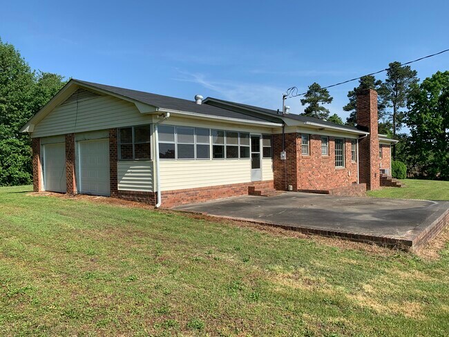 Building Photo - 132 Kings Garden Ln