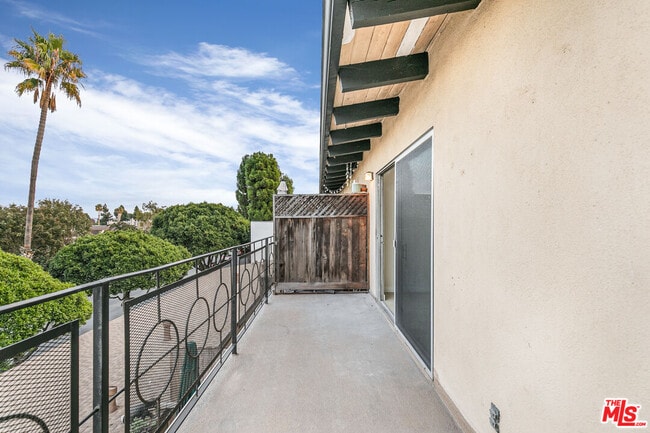 Building Photo - 2637 S Centinela Ave