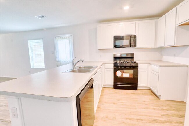 Building Photo - 7715 Cedar Birch Dr