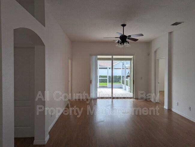 Foto del edificio - 15320 Lake Bella Vista Dr