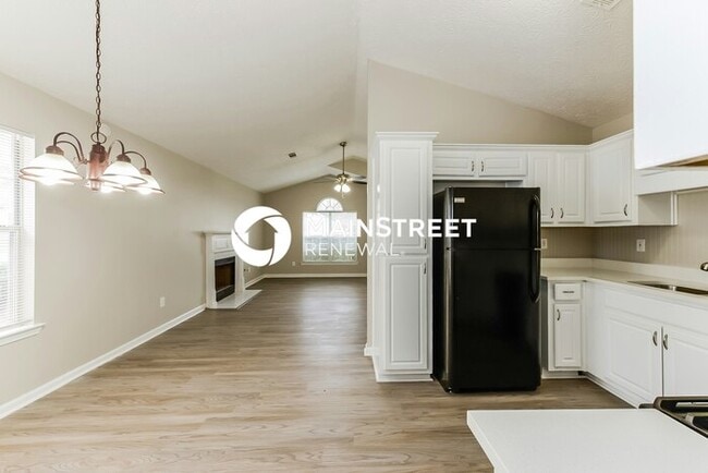 Foto del edificio - 3 Bedroom Pet-Friendly Home in McDonough, ...