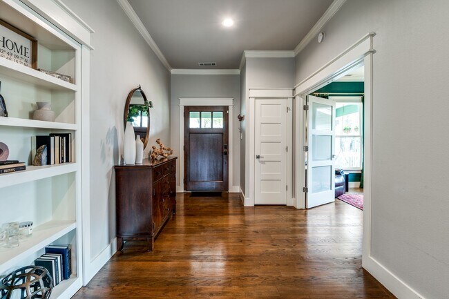 Building Photo - Lower Greenville Craftsman w/ Guest House