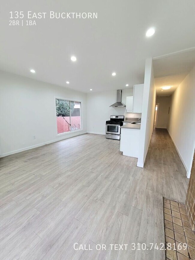 Foto del edificio - 135 East Buckthorn-