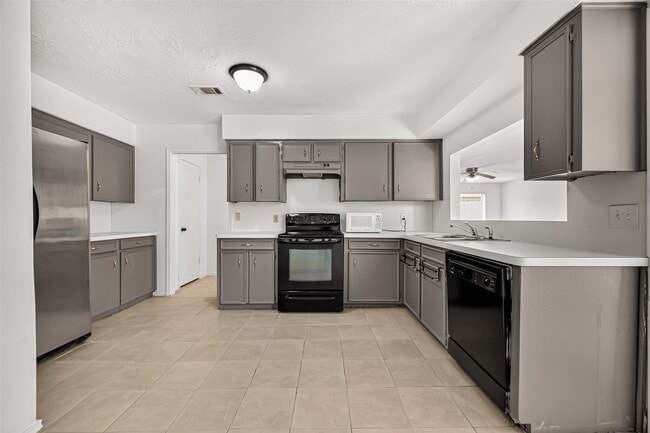 Building Photo - 2523 Creekway Cir