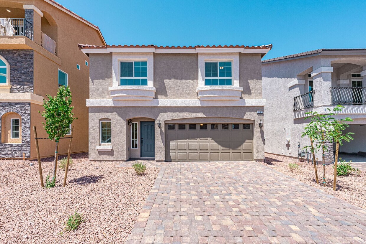 Primary Photo - Fantastic two-story single-family house