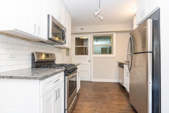 Building Photo - 6523 N Seeley Ave