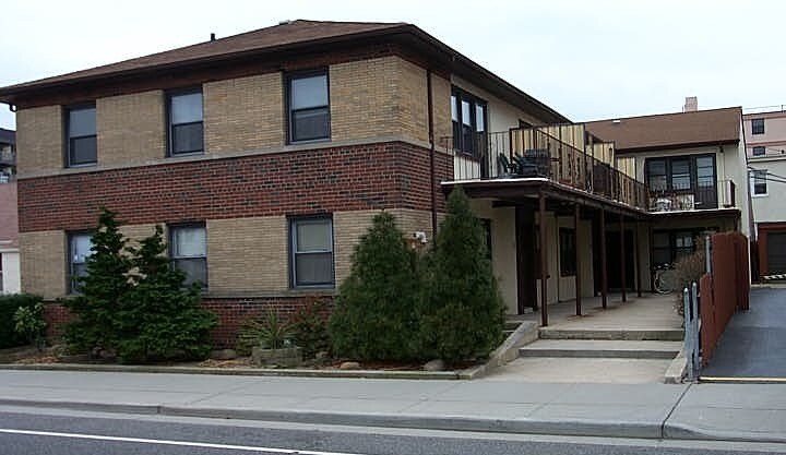 Primary Photo - 824 E Park Ave