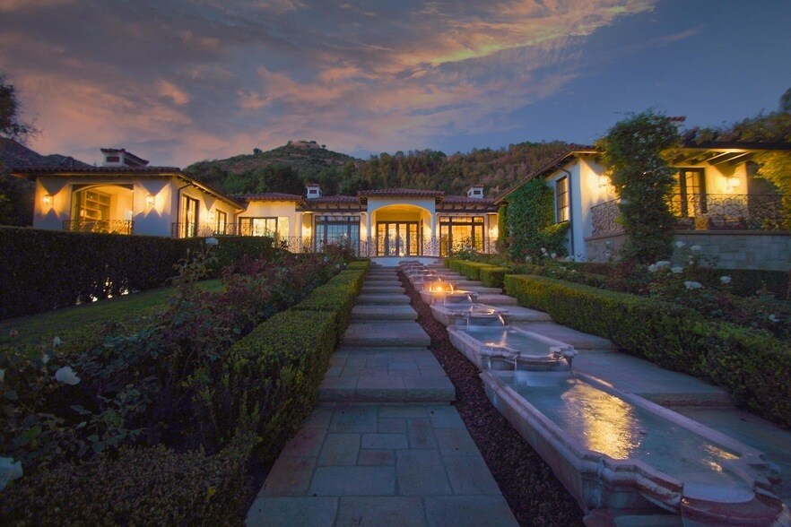 Foto principal - 700 E Mountain Dr
