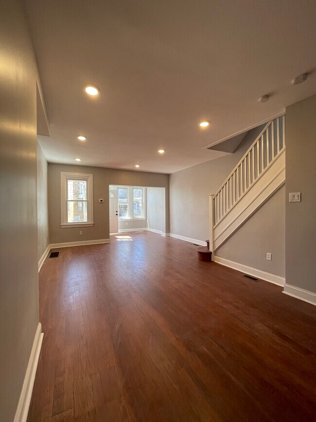 Building Photo - 555 Marwood Rd