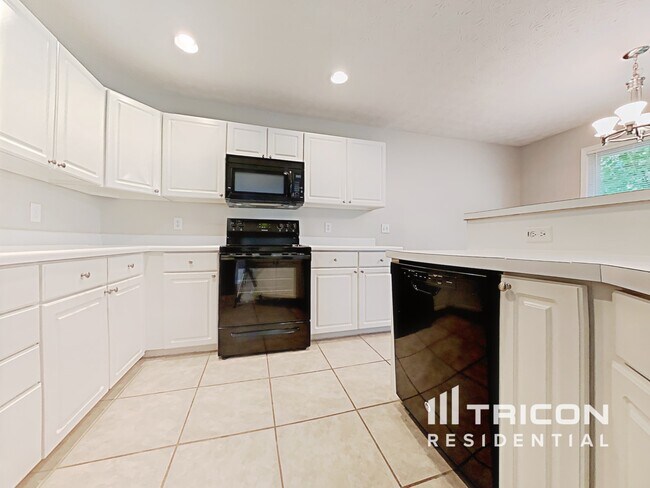 Building Photo - 2440 Lunetta Ln